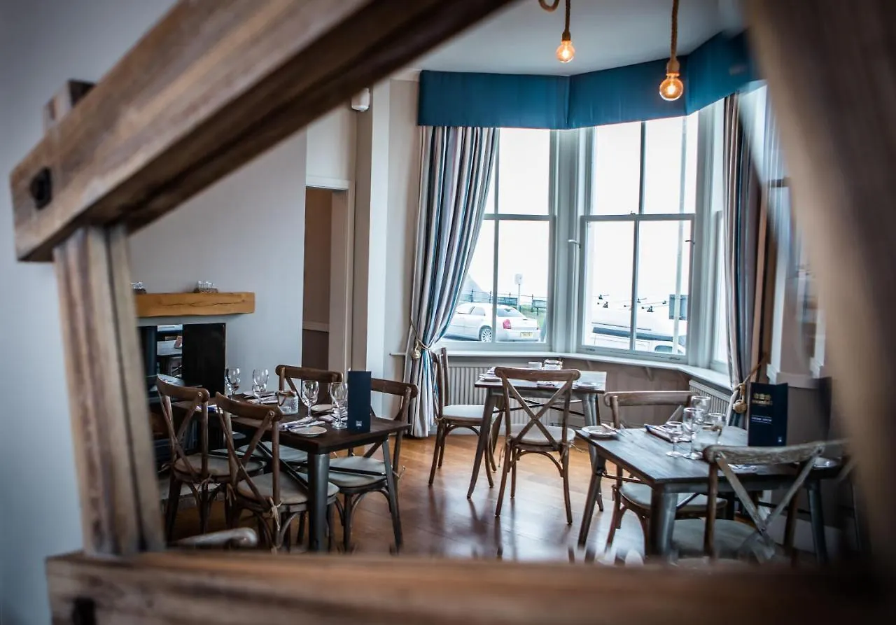 Delmont Hotel & View Restaurant Scarborough