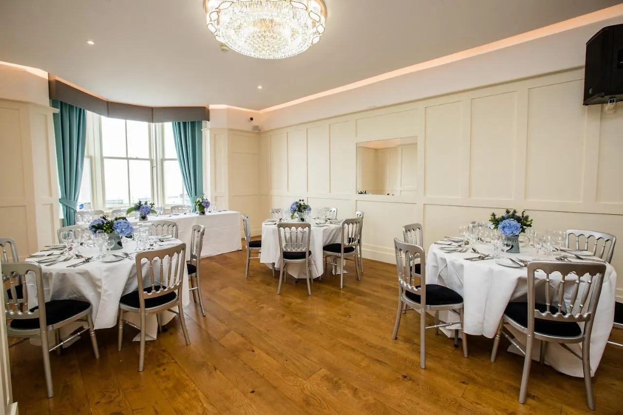 Delmont Hotel & View Restaurant Scarborough
