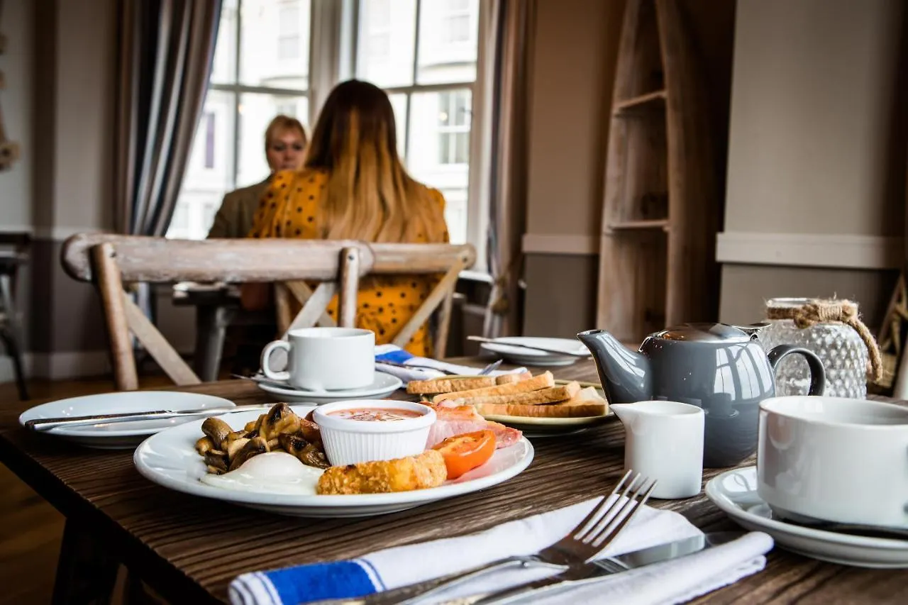 Delmont Hotel & View Restaurant Scarborough