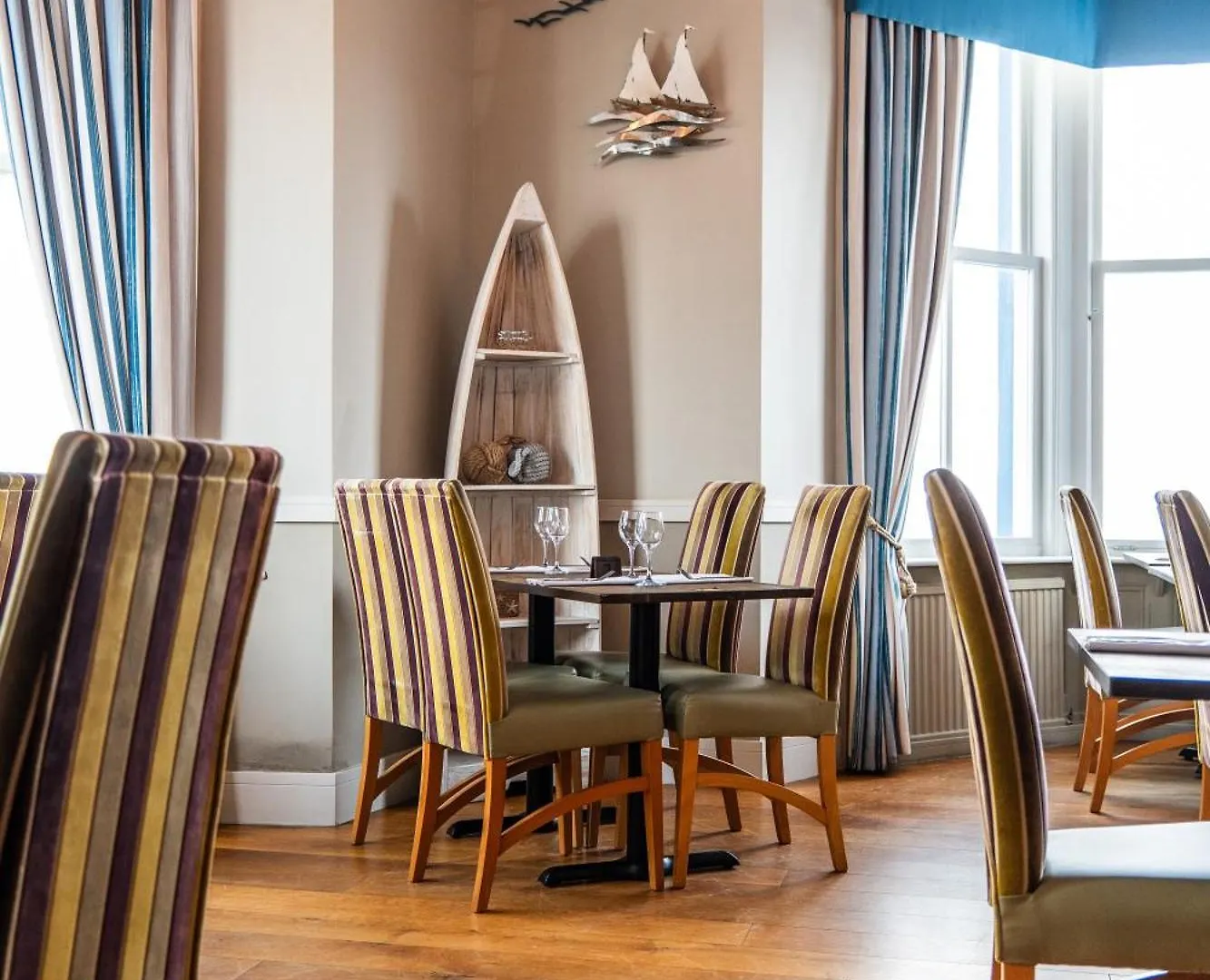 Delmont Hotel & View Restaurant Scarborough