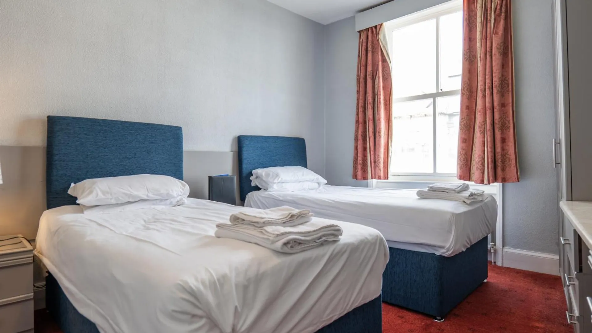 Delmont Hotel & View Restaurant Scarborough