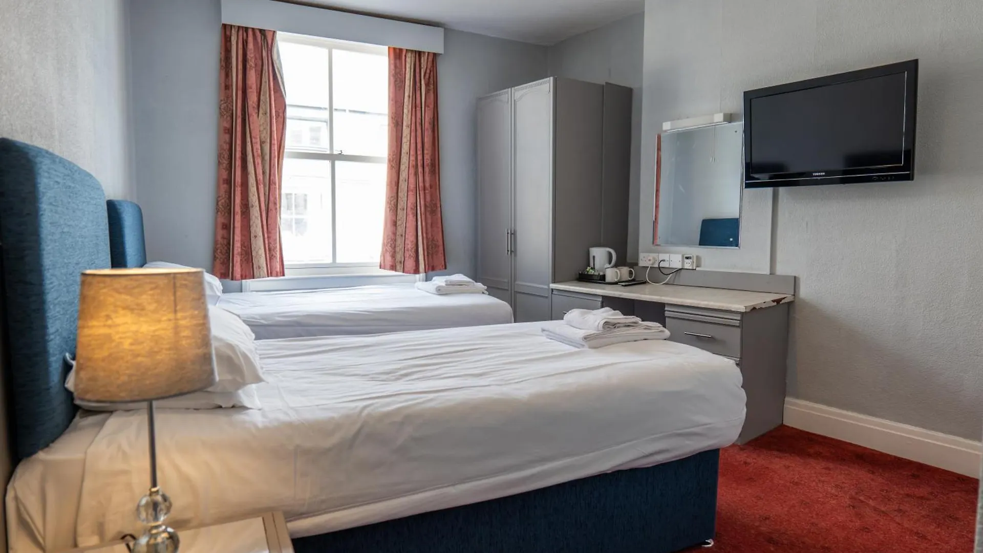 Delmont Hotel & View Restaurant Scarborough