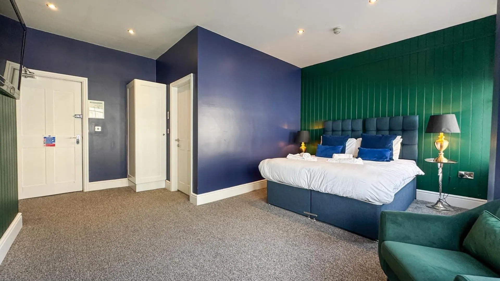 Delmont Hotel & View Restaurant Scarborough
