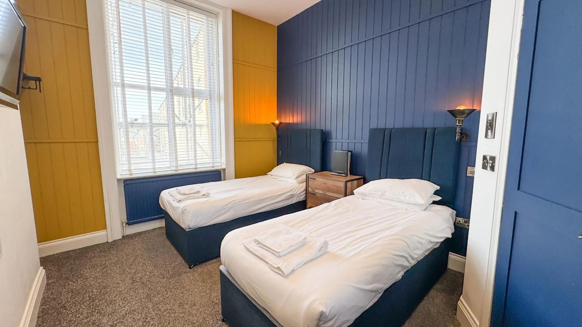 Delmont Hotel & View Restaurant Scarborough