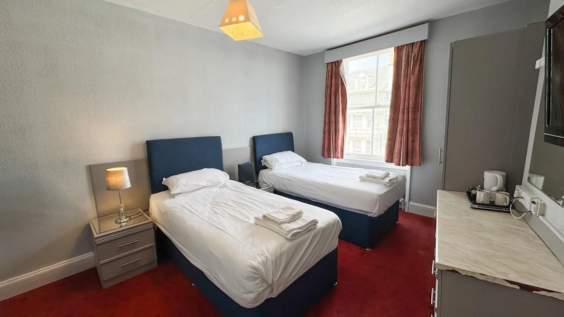 Delmont Hotel & View Restaurant Scarborough