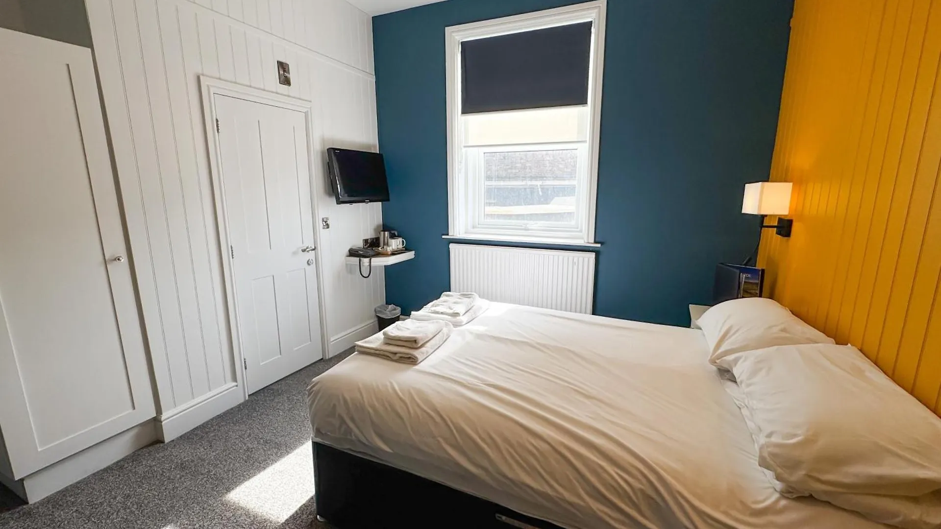 Delmont Hotel & View Restaurant Scarborough