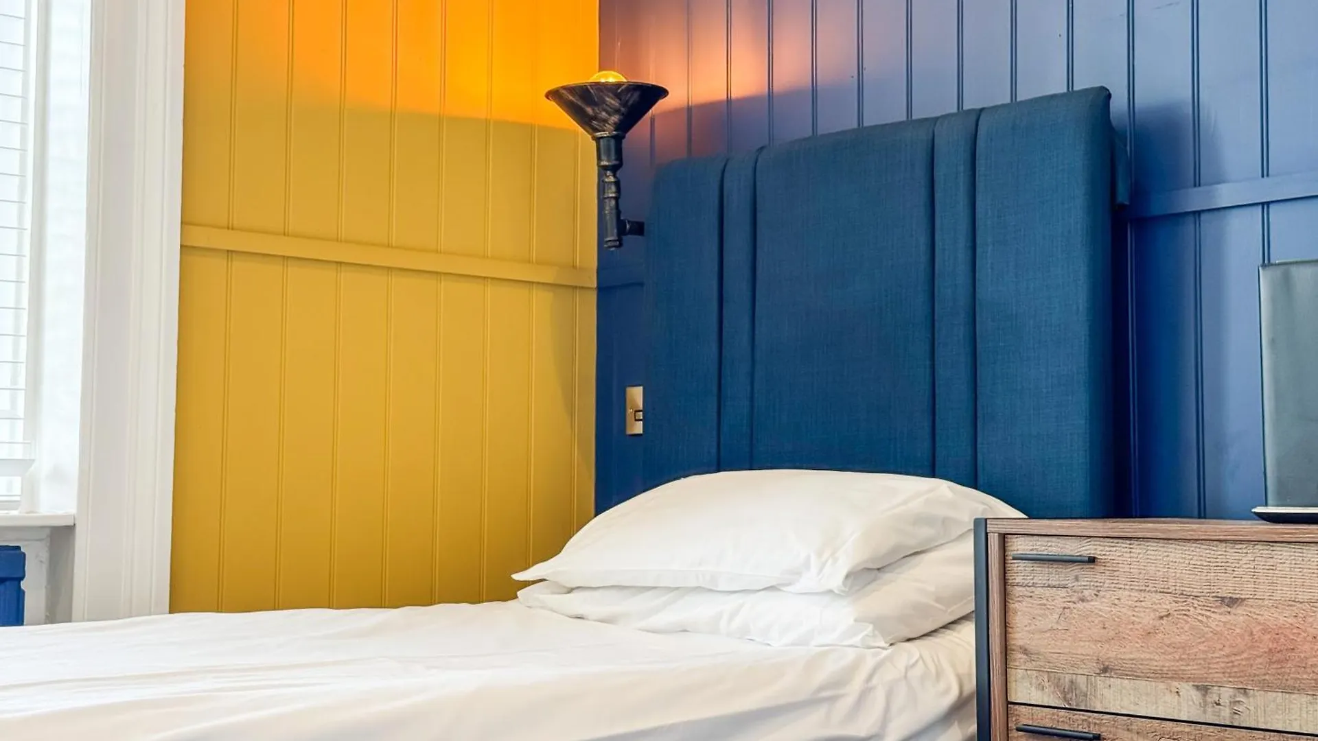 Delmont Hotel & View Restaurant Scarborough